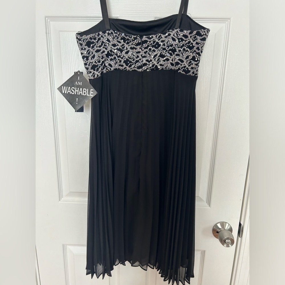Super cute black dress - Picture 5 of 7